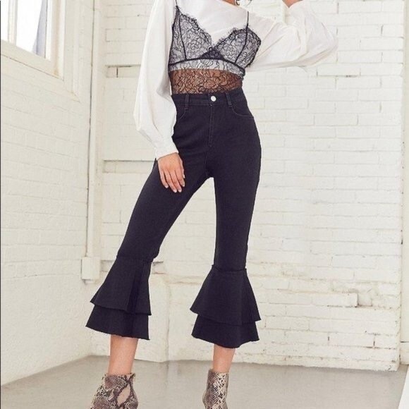 *RARE* BDG Women's High-Rise Two-Tiered Ruffle Flare Crop Jeans in Black Size 26 - Picture 2 of 10